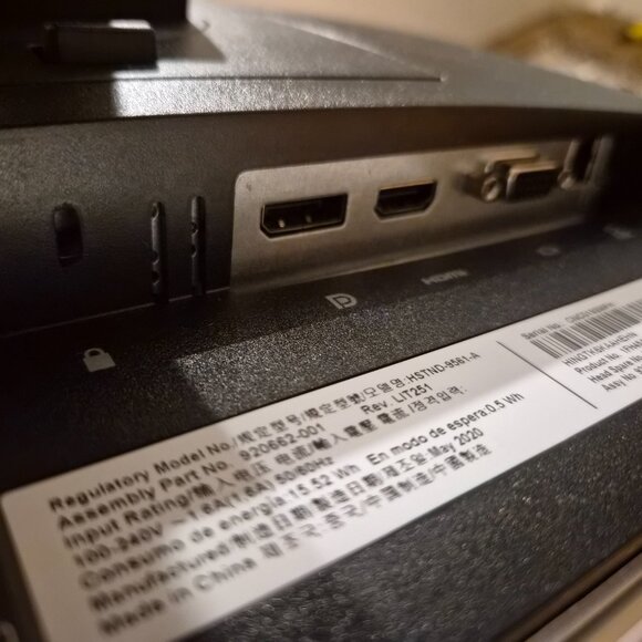 HP EliteDisplay E243i 24-inch monitor - Picture 6 of 15